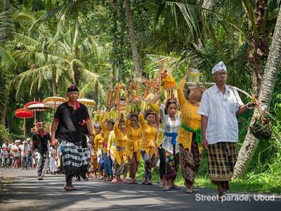 Laura E. Prakitkum auf Bali