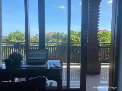 Laura E. Prakitkum auf Bali