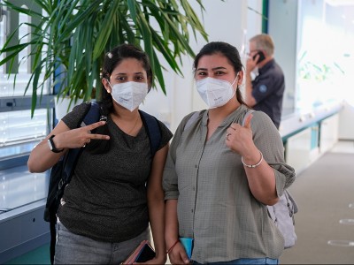 Studierende der bbw Hochschule nach ihrer Impfung gegen Covid-19