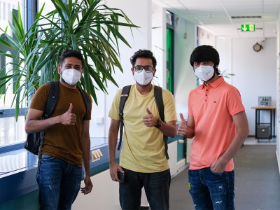 Studierende der bbw Hochschule nach ihrer Impfung gegen Covid-19