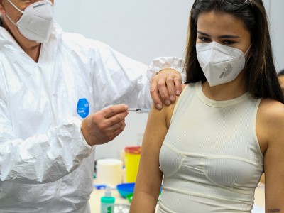 Studierende der bbw Hochschule bei ihrer Impfung gegen Covid-19