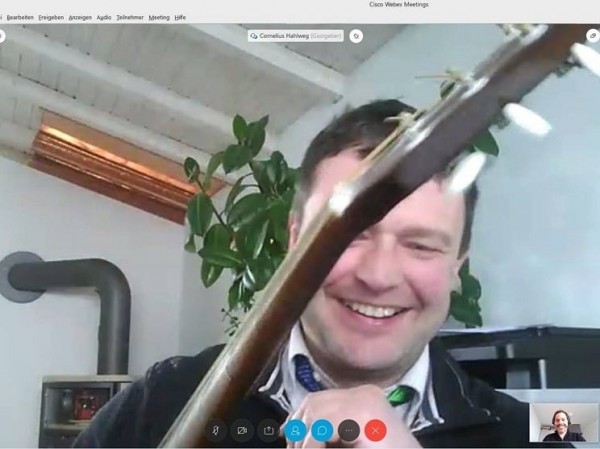 Dual Online Teaching: Prof. Hahlweg